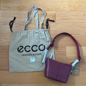 ECCO Takeaway Bag Crossbody - Sangria - BNWT